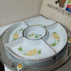 未使用　回転オードブルトレイ　陶器仕切り皿付き　花柄シリーズ　ツインバードの画像