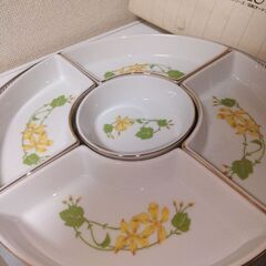 未使用　回転オードブルトレイ　陶器仕切り皿付き　花柄シリーズ　ツインバードの画像