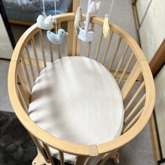 ストッケ ベビーベッドの画像