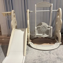 子供用滑り台、ブランコの画像