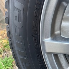 スタッドレスタイヤホイール4本セット195/65R15 91Tセレナ・ヴォクシー等の画像