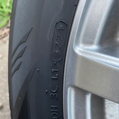 スタッドレスタイヤホイール4本セット195/65R15 91Tセレナ・ヴォクシー等の画像