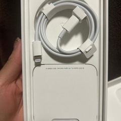 【箱と付属品】Apple iPhone 13 ミッドナイトの画像