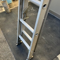 11236😺　二連梯子　ハシゴ　全長7m12cm(4m19cm)の画像