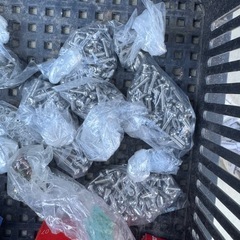 ビス、圧着端子の画像