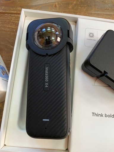 使用頻度小、備品、予備バッテリーととマイクロSD付きInsta360   X4
