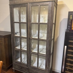 ガラス戸キャビネットの画像