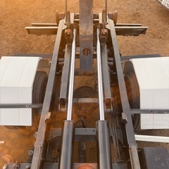 いすゞ　フォワード　脱着装置付コンテナ専用車　新明和アームロール　ツインホスト　４トン　の画像