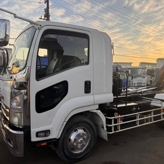 いすゞ　フォワード　脱着装置付コンテナ専用車　新明和アームロール　ツインホスト　４トン　の画像