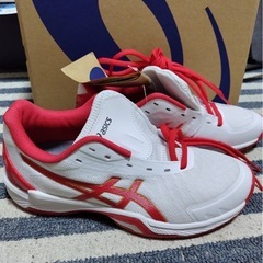 新品バレーボールシューズ23.5センチの画像