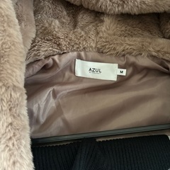 アズールのファーアウターとノースリロングスカートの画像