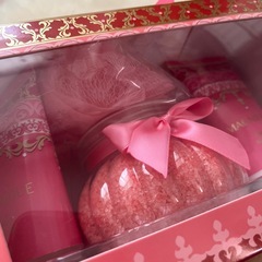 新品未開封 Magnifique ローズバスギフト ロイヤルローズの香りの画像