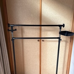 お話し中です　ハンガーラックの画像