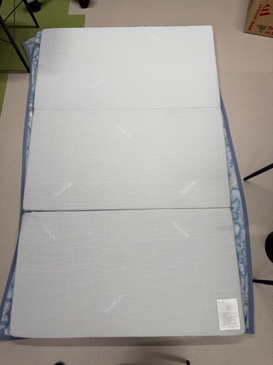 【美品】TEMPURテンピュール　低反発三つ折りマットレス　フトンデラックス 　セミダブル　Futon Deluxe