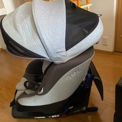 アップリカ　マモリラチャイルドシート
の画像