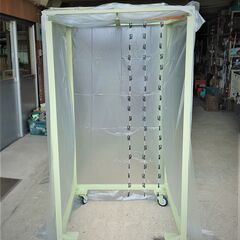 干し柿用　移動燻蒸庫　皮を剥いた柿を燻蒸するための台車の画像