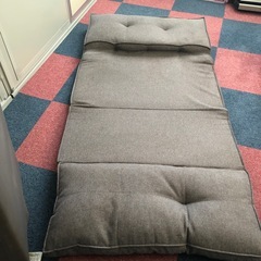 ベッドにもなるソファ2台の画像