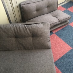 ベッドにもなるソファ2台の画像