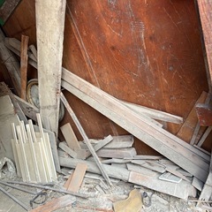 木材、竹の支柱などの画像