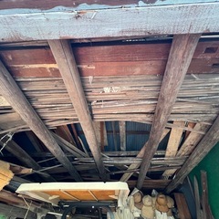 木材、竹の支柱などの画像