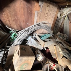 木材、竹の支柱などの画像