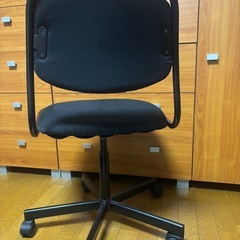 【定価8,000】IKEAデスクチェア黒　省スペース子供学習椅子のステップアップにも向いてましの画像