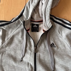 adidasジャージの画像