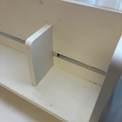 デスクと回転椅子のセットの画像