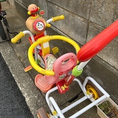アンパンマン三輪車の画像