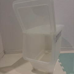 収納ボックスの画像