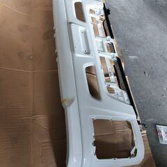 いすゞ大型　ギガ　バンパー　3個あり　割れ錆なし　予備品の画像