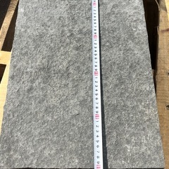 バサルトブラック　300×600×50㎜　お引取り 石材 御影石 砂利 大理石 タイル ロックガーデンなどの画像