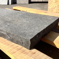 バサルトブラック　300×600×50㎜　お引取り 石材 御影石 砂利 大理石 タイル ロックガーデンなどの画像