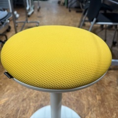 定価６万　スイング脚　オカムラ ピルエット L122EZ　「座る」と「立つ」のいいとこ取り。の画像