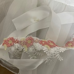 ベビードレス　チュールドレス　ホワイト　ハーフバースデー　誕生日祝いの画像