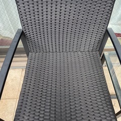 屋外用テーブルと椅子セットの画像