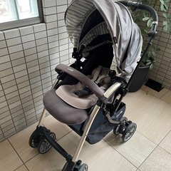 コンビ　ベビーカー　アンブレッタ４キャス
　の画像