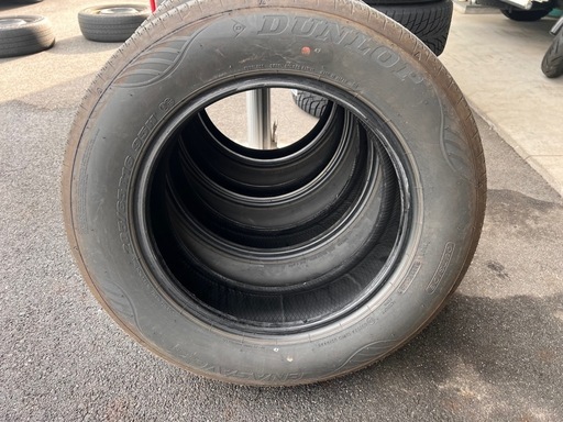 取引中　
セレナ新車装着タイヤ　205/65R16 1000km走行のみ