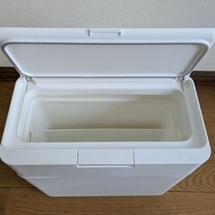 密閉ダストボックス　蓋付きごみ箱の画像