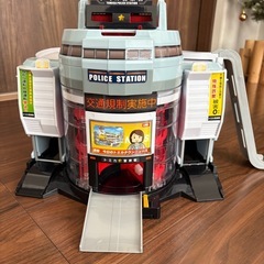 トミカぐるっと変形！DXポリスステーションの画像