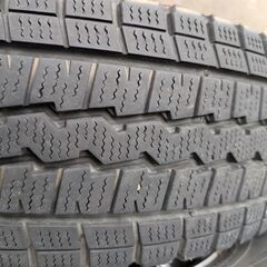 ハイエース　キャラバンNV350 スタッドレスタイヤの画像