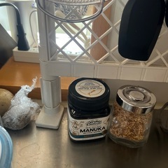 突っ張りラック　調理器具諸々の画像