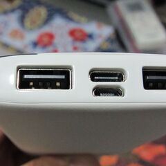 💗安心新品モバイルバッテリー💗入力Ｃ・マイクロ各１　出力USB－２　１２０００ｍＡｈ容量の画像