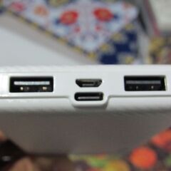 💗安心新品モバイルバッテリー💗入力Ｃ・マイクロ各１　出力USB－２　１２０００ｍＡｈ容量の画像
