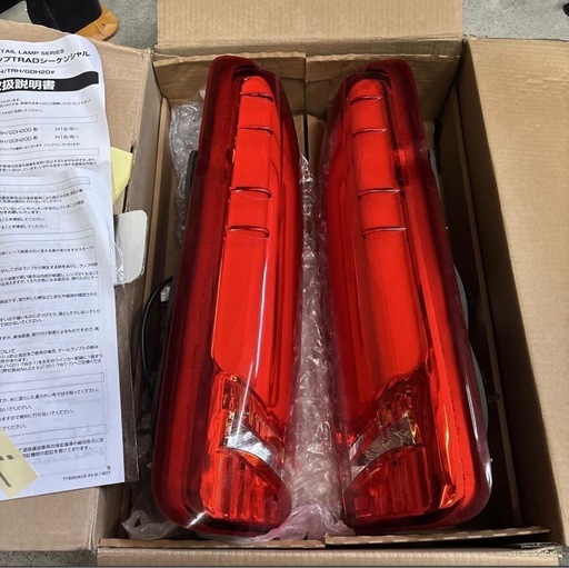 バレンティ　ハイエース　200系　LEDテールランプ　左右セット
