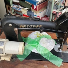 BROTHER足踏みミシン古い工業用アンティーク卓上の画像