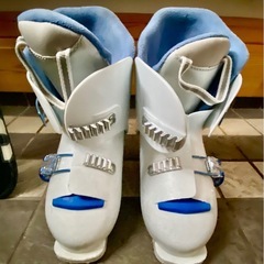 子ども用スキーセット　３点、板、ブーツ22cm、ポールの画像