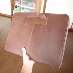 レザーの書類バッグ の画像