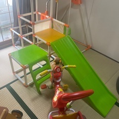 子ども用おもちゃ(いろいろな種類の品物があります)
。の画像