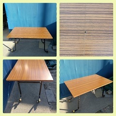 [八6624] 会議用テーブル　折りたたみテーブル  寸法  120X75㎝  高さ70㎝  折りたたんだ状態で高さ108㎝  の画像